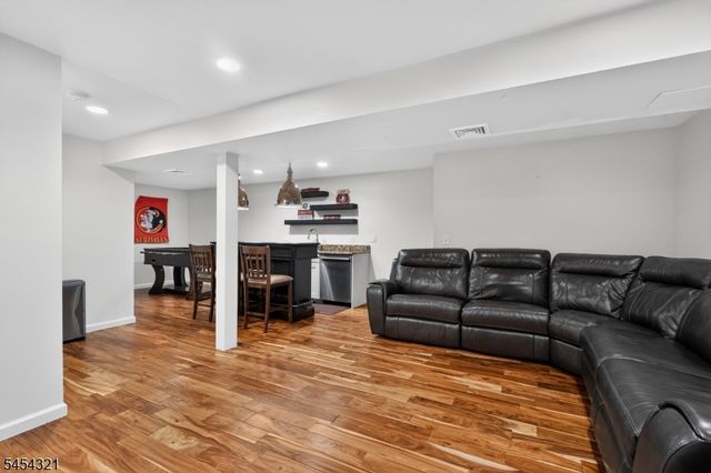 61 Dorchester Dr, Bernards Twp., NJ 07920