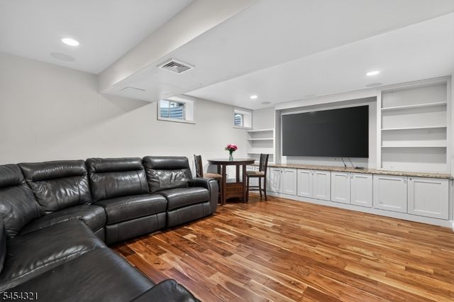 61 Dorchester Dr, Bernards Twp., NJ 07920