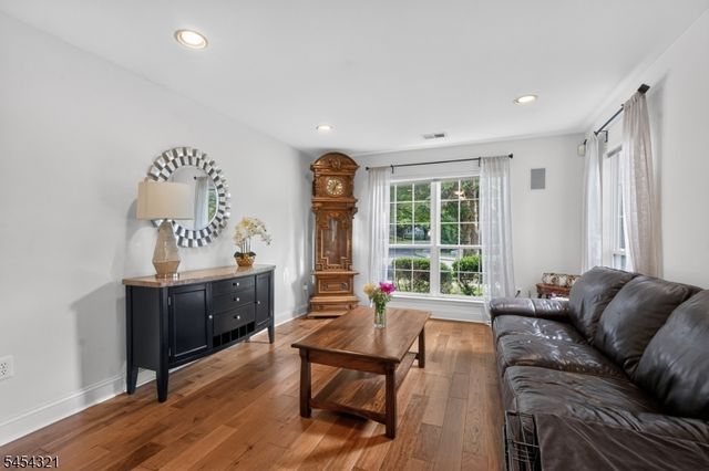 61 Dorchester Dr, Bernards Twp., NJ 07920