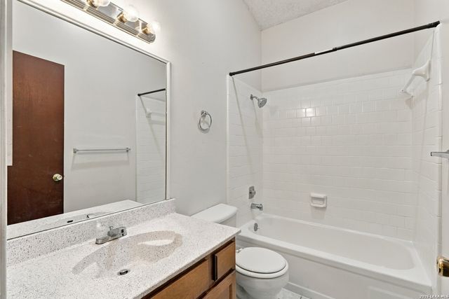 13447 PEBBLE HOLW, San Antonio, TX 78217