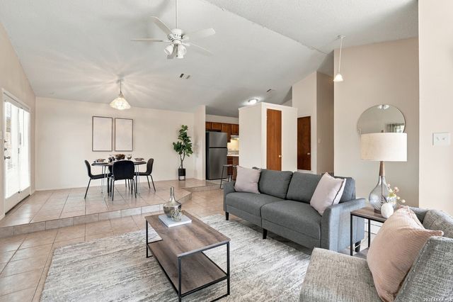 13447 PEBBLE HOLW, San Antonio, TX 78217