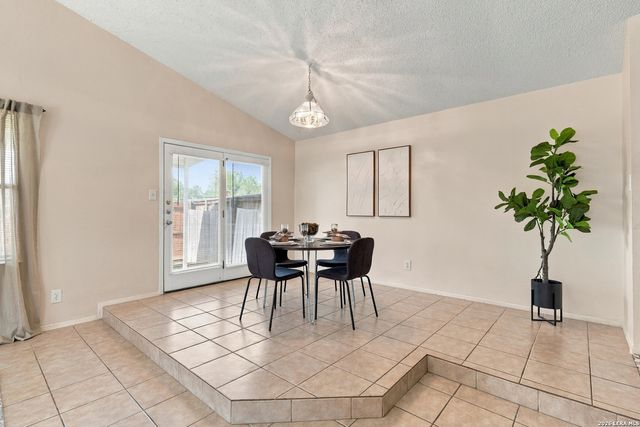 13447 PEBBLE HOLW, San Antonio, TX 78217