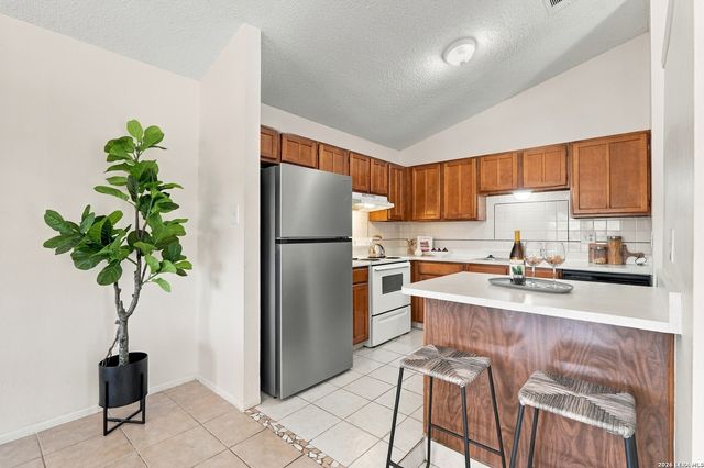 13447 PEBBLE HOLW, San Antonio, TX 78217
