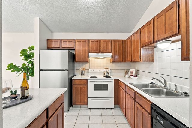 13447 PEBBLE HOLW, San Antonio, TX 78217