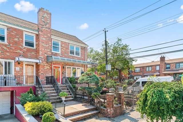5902 70th Street, Maspeth, NY 11378