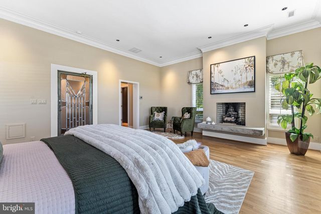 1304 WASHINGTON AVE, Fredericksburg, VA 22401