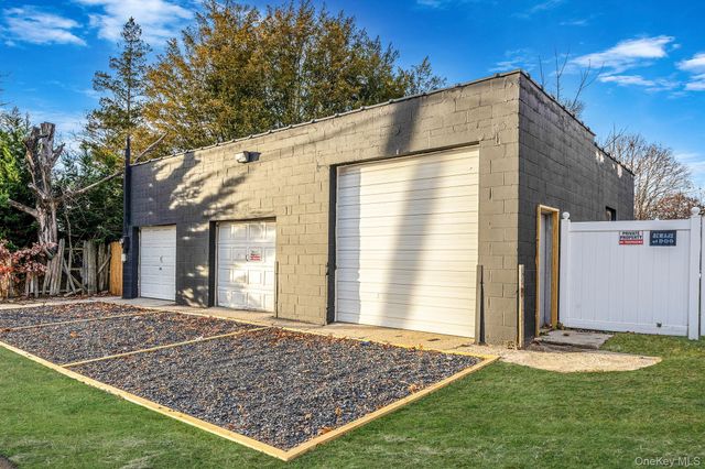 45 Redington Street, Bay Shore, NY 11706