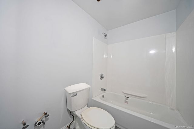 45 Redington Street, Bay Shore, NY 11706