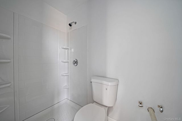 45 Redington Street, Bay Shore, NY 11706