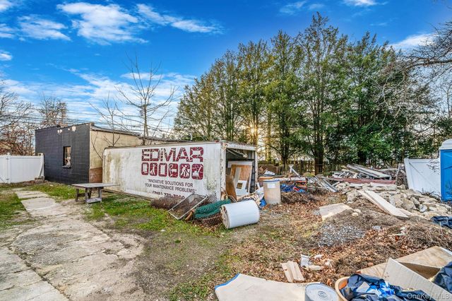 45 Redington Street, Bay Shore, NY 11706