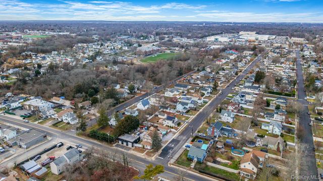 45 Redington Street, Bay Shore, NY 11706