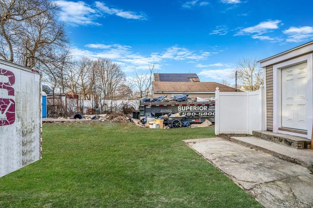 45 Redington Street, Bay Shore, NY 11706