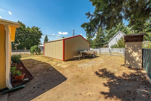 104 N Stevens Ave, Deer Park, WA 99006