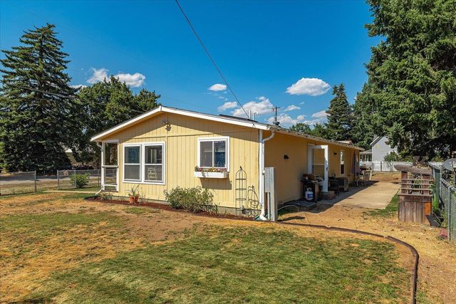 104 N Stevens Ave, Deer Park, WA 99006