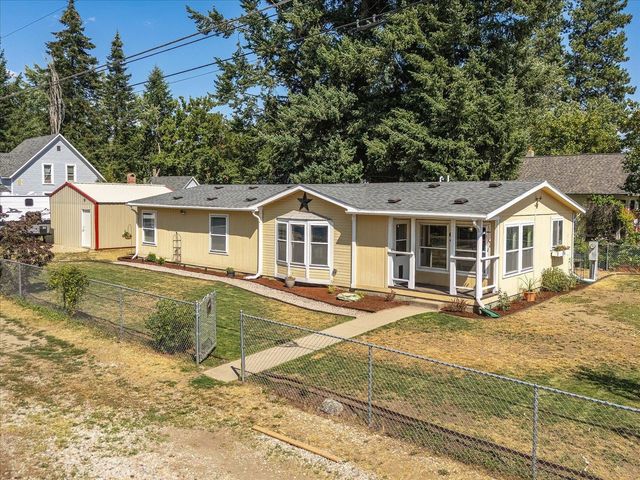104 N Stevens Ave, Deer Park, WA 99006