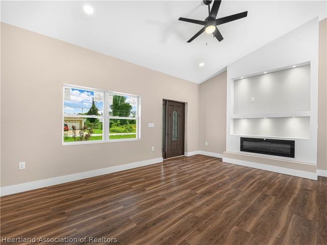 321 Roadrunner Avenue, Sebring, FL 33870