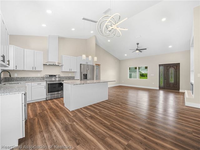 321 Roadrunner Avenue, Sebring, FL 33870