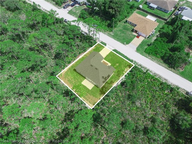 321 Roadrunner Avenue, Sebring, FL 33870