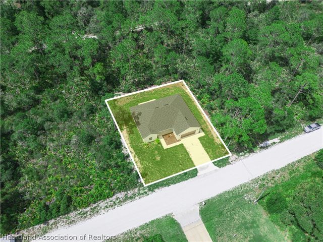 321 Roadrunner Avenue, Sebring, FL 33870