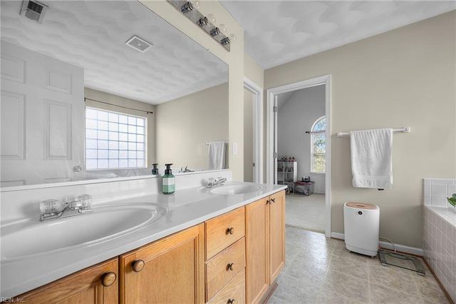 422 Berndale DR, Chesapeake, VA 23322