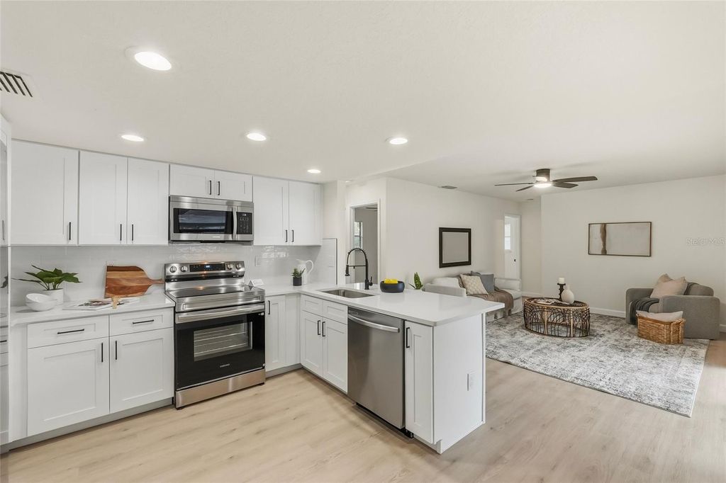 Image 15 of property listing at 60 DURHAM COURT, Palm Harbor, FL 34683