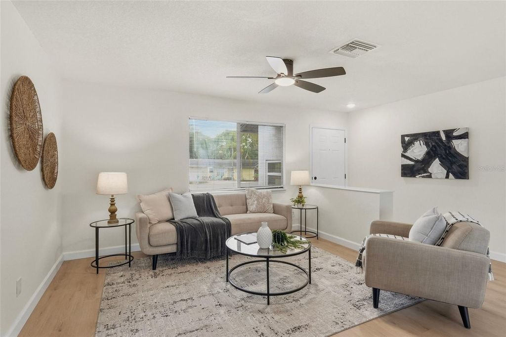 Image 6 of property listing at 60 DURHAM COURT, Palm Harbor, FL 34683