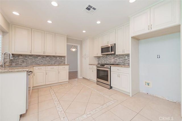 3420 New York, Corona, CA 92882