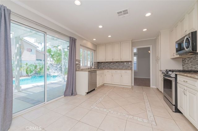 3420 New York, Corona, CA 92882
