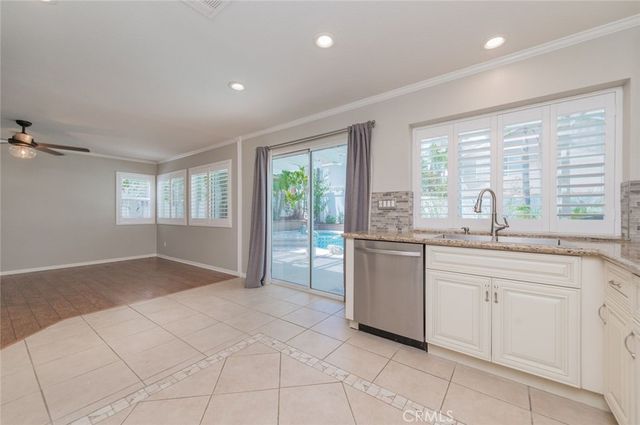3420 New York, Corona, CA 92882