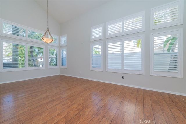3420 New York, Corona, CA 92882