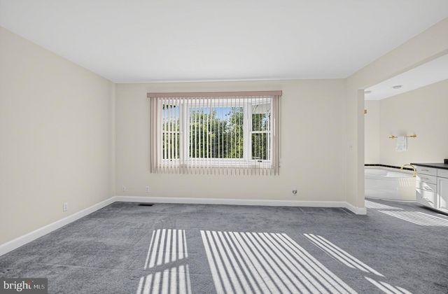 127 MONARCH CT, Martinsburg, WV 25403