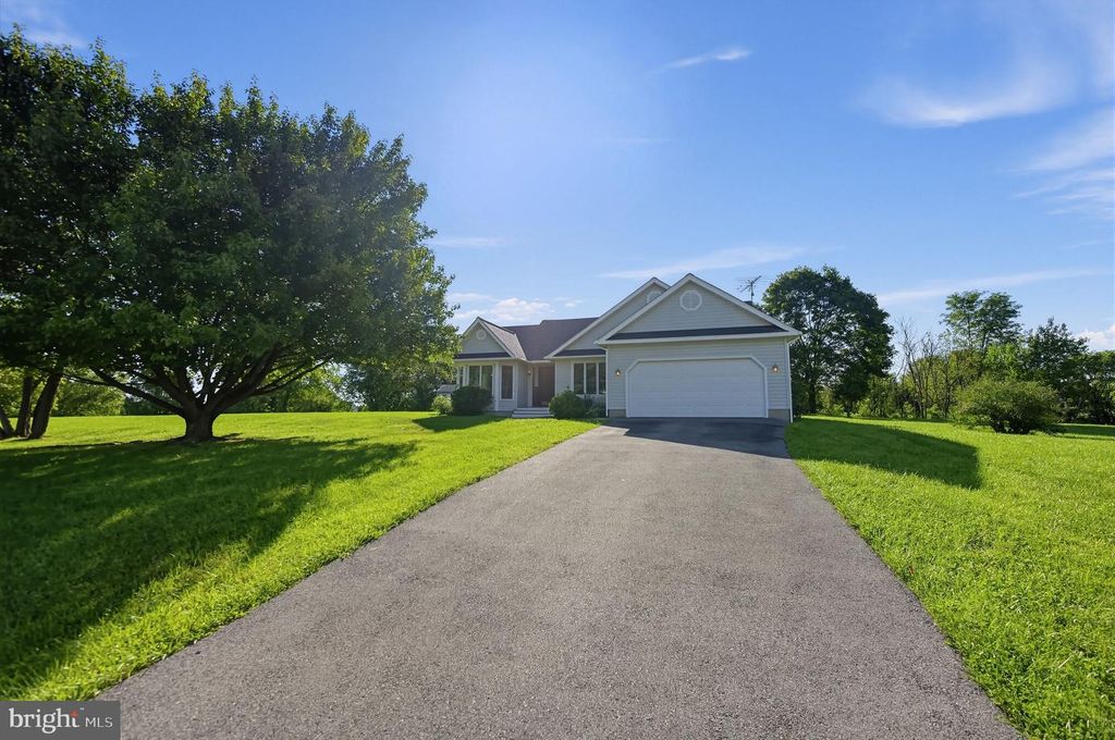 127 MONARCH CT, Martinsburg, WV 25403