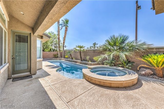 10227 Sunset Gardens Drive, Las Vegas, NV 89135