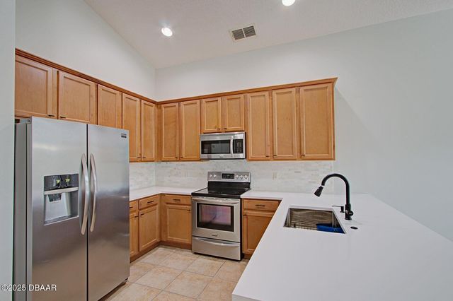 117 Gladesdown Court, Deland, FL 32724