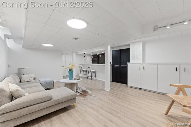 6850 White Pine Drive, Bloomfield Hills, MI 48301