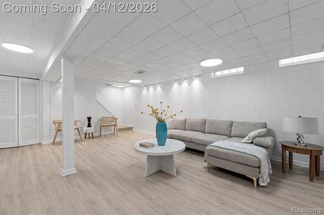 6850 White Pine Drive, Bloomfield Hills, MI 48301