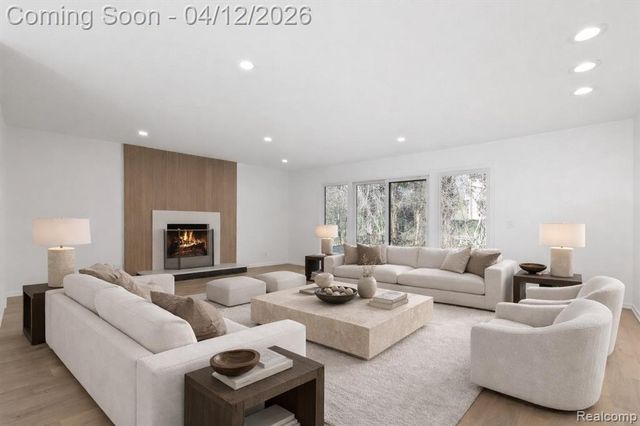 6850 White Pine Drive, Bloomfield Hills, MI 48301