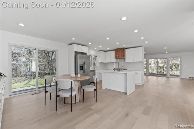 6850 White Pine Drive, Bloomfield Hills, MI 48301