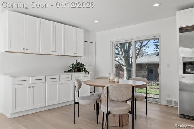 6850 White Pine Drive, Bloomfield Hills, MI 48301