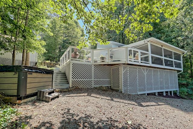 1056 Sky Hawk Mountain Drive, Hiawassee, GA 30546
