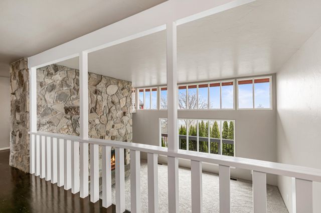 443 Conestoga Circle, Jacksonville, OR 97530