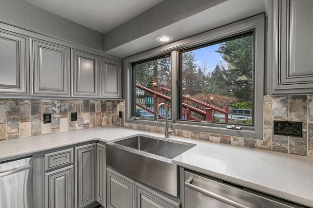 443 Conestoga Circle, Jacksonville, OR 97530