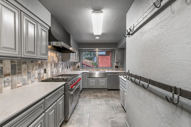 443 Conestoga Circle, Jacksonville, OR 97530