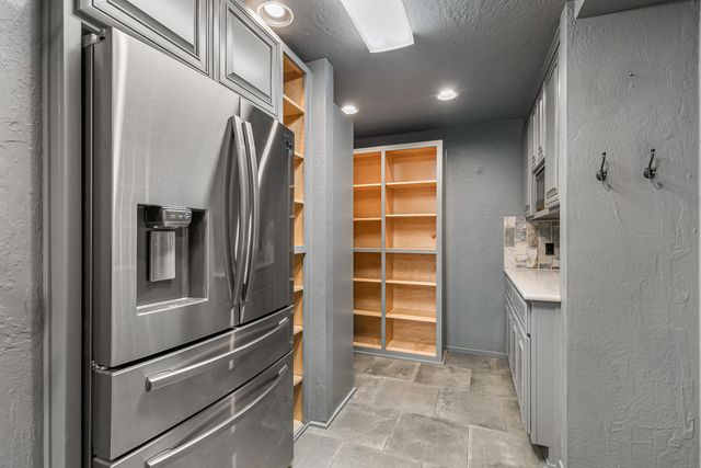 443 Conestoga Circle, Jacksonville, OR 97530