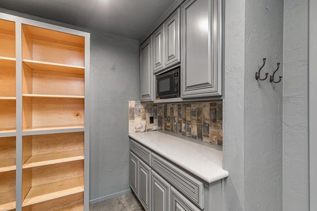 443 Conestoga Circle, Jacksonville, OR 97530