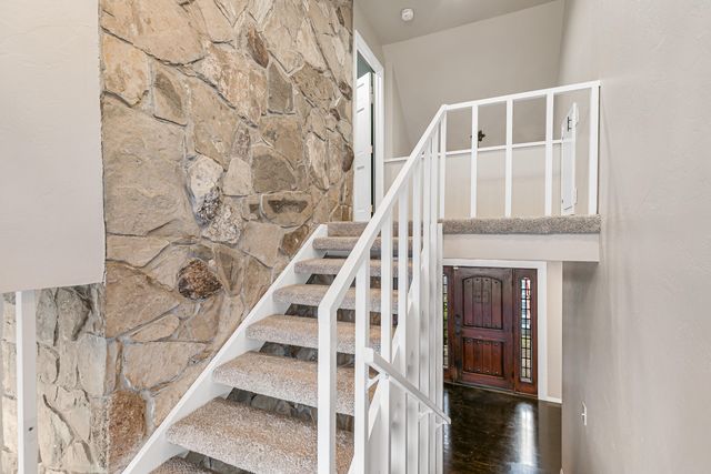 443 Conestoga Circle, Jacksonville, OR 97530