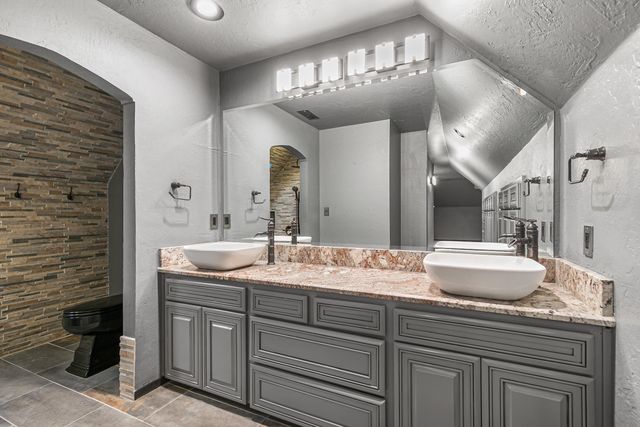 443 Conestoga Circle, Jacksonville, OR 97530