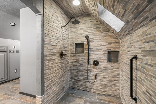 443 Conestoga Circle, Jacksonville, OR 97530