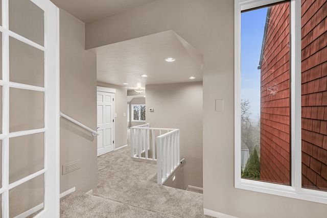 443 Conestoga Circle, Jacksonville, OR 97530