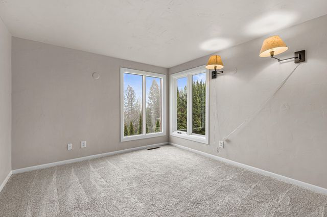 443 Conestoga Circle, Jacksonville, OR 97530